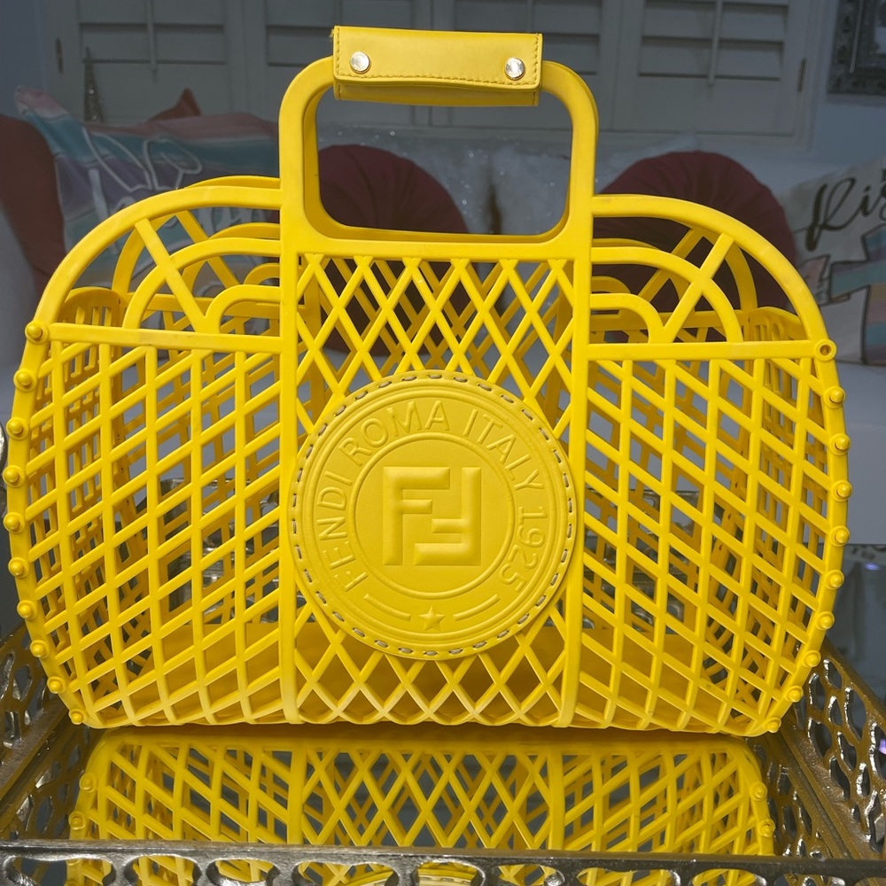 100%AUTHENTIC FENDI RECYCLED PLASTIC VITELLO LIBERTY LARGE YELLOW BASKET